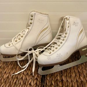 Women’s White Ice Skates Size 6